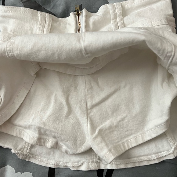 White Low Waist Mini Cargo Skirt - Picture 3 of 4